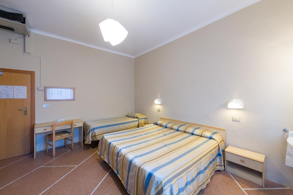 Hotel Moderno Pisa Exterior photo