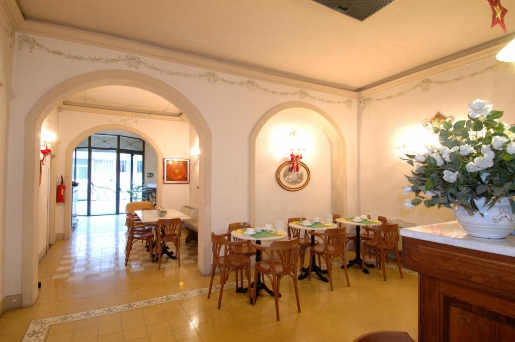 Hotel Moderno Pisa Exterior photo