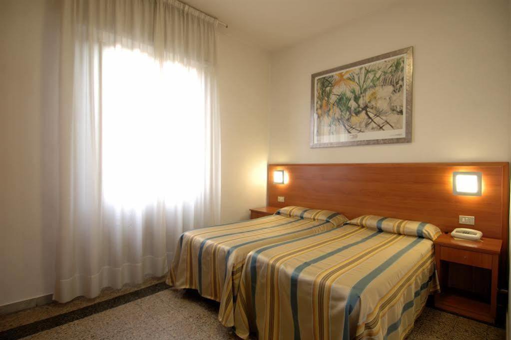 Hotel Moderno Pisa Exterior photo
