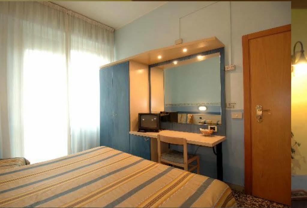 Hotel Moderno Pisa Exterior photo
