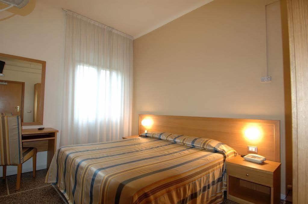 Hotel Moderno Pisa Exterior photo