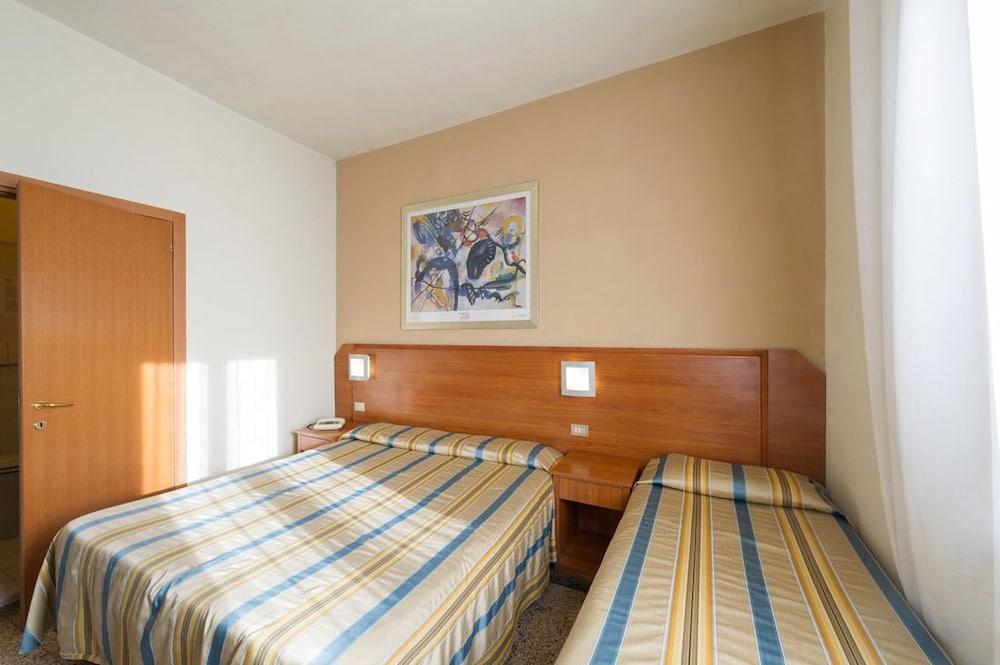 Hotel Moderno Pisa Exterior photo