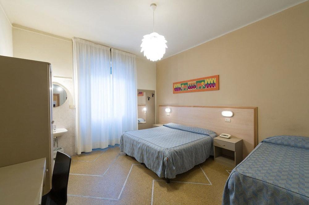 Hotel Moderno Pisa Exterior photo