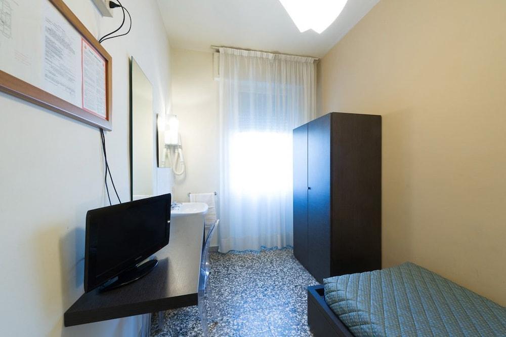 Hotel Moderno Pisa Exterior photo