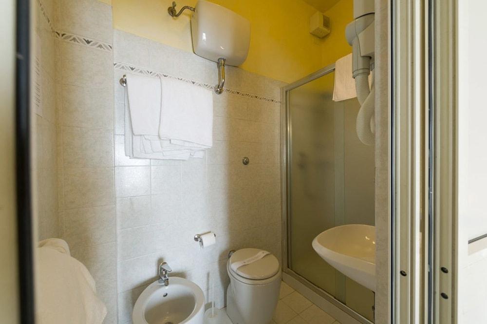 Hotel Moderno Pisa Exterior photo