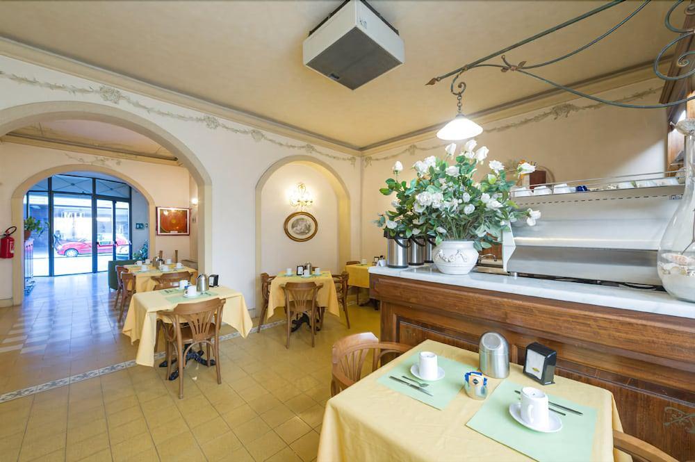 Hotel Moderno Pisa Exterior photo